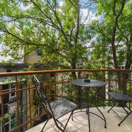 Modern Urban Escape - Old Town Apartment - By Upstairs Краков Экстерьер фото