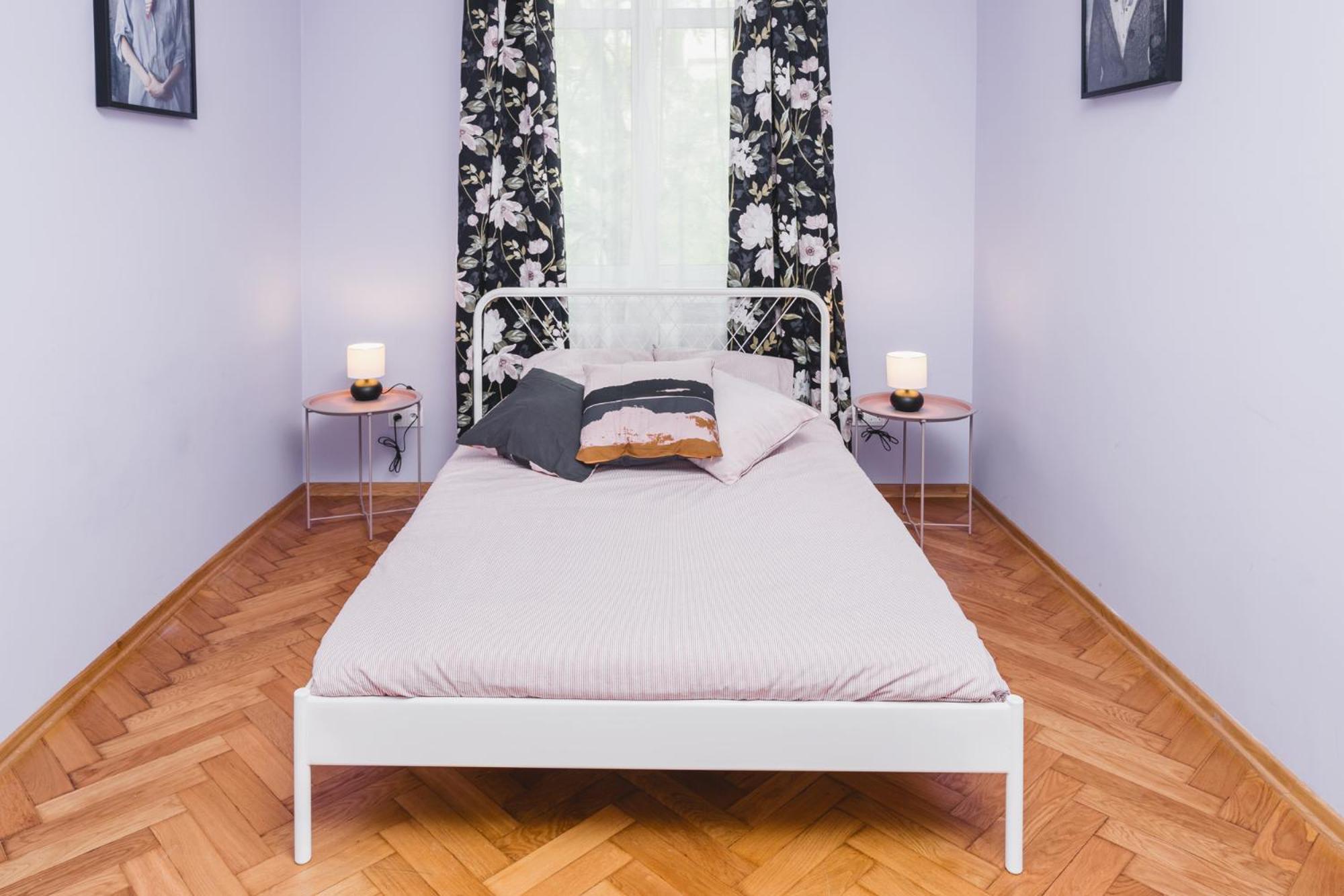 Modern Urban Escape - Old Town Apartment - By Upstairs Краков Экстерьер фото