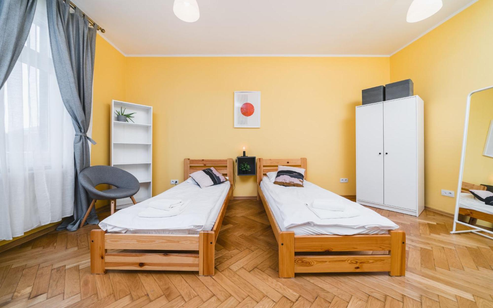 Modern Urban Escape - Old Town Apartment - By Upstairs Краков Экстерьер фото