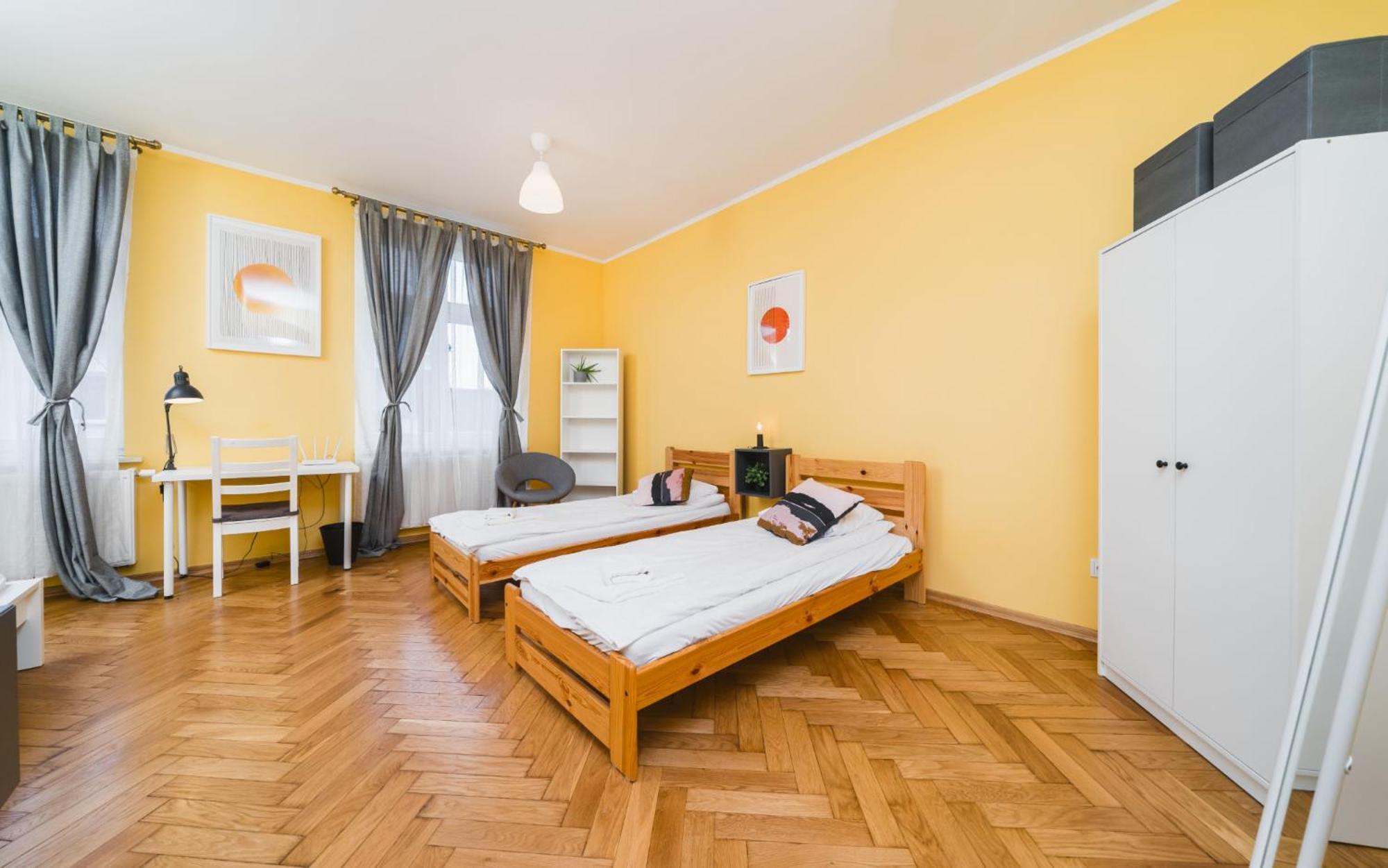 Modern Urban Escape - Old Town Apartment - By Upstairs Краков Экстерьер фото