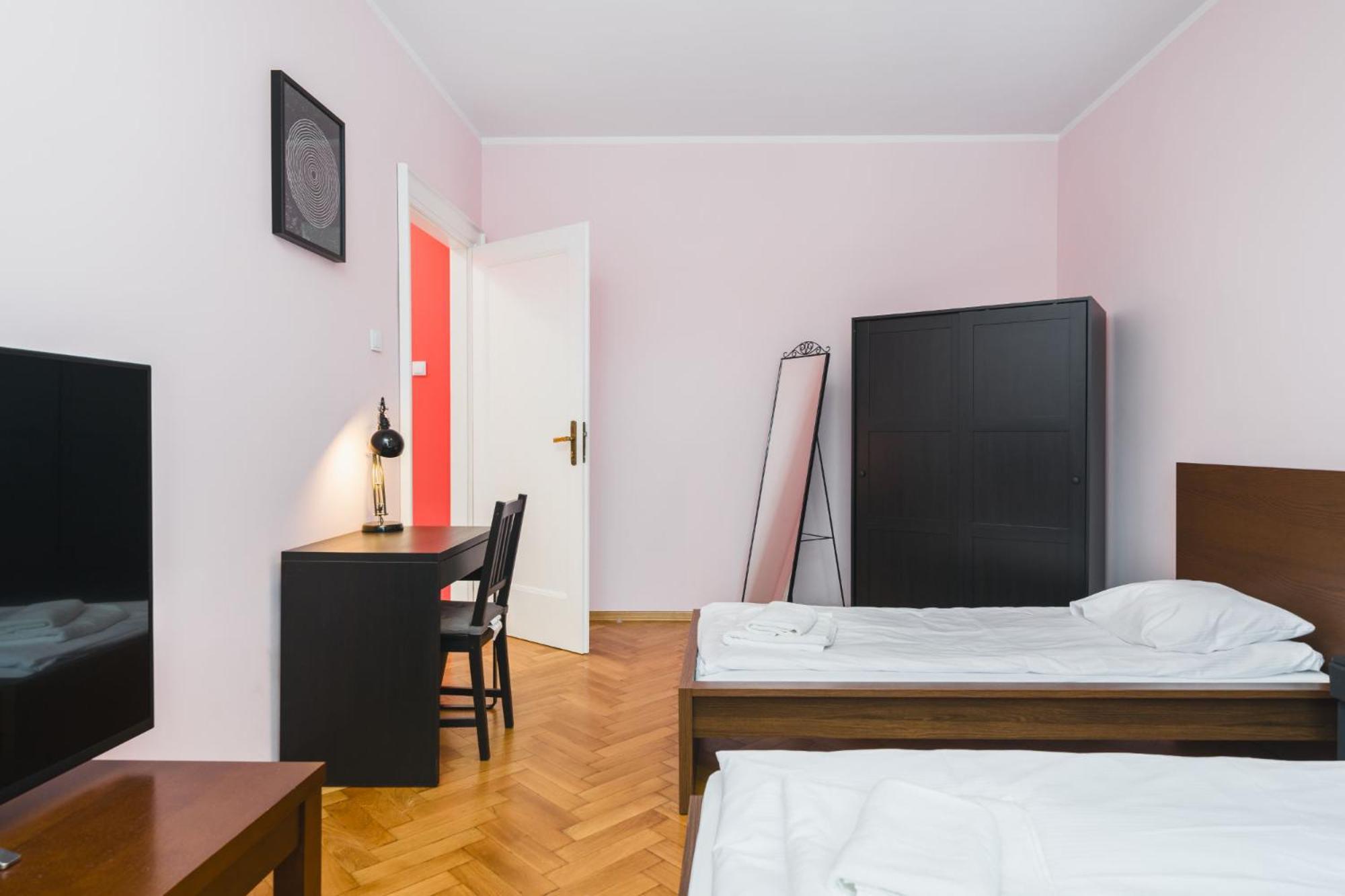 Modern Urban Escape - Old Town Apartment - By Upstairs Краков Экстерьер фото